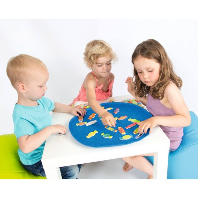 Tähelepanumäng "Kommid"