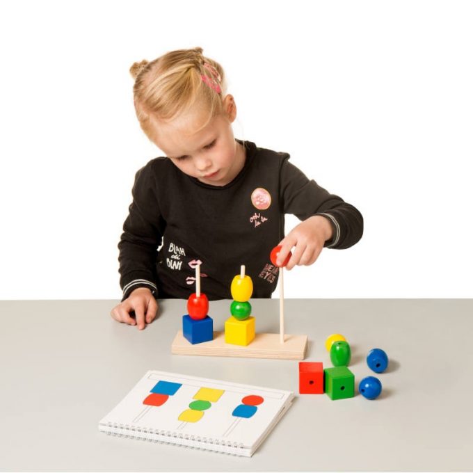 Geomeetriamäng "Ehita torn"