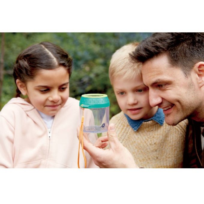 Suurendusklaasiga putukakarp