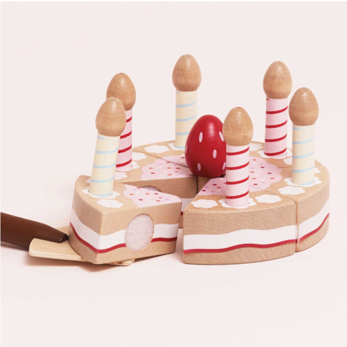 Lõigatav sünnipäevatort küünaldega