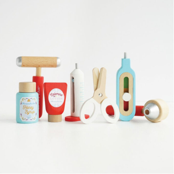 Puidust arstikomplekt kotis