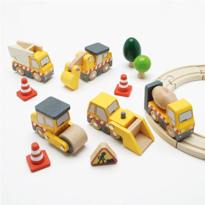 Puidust ehitusautode komplekt