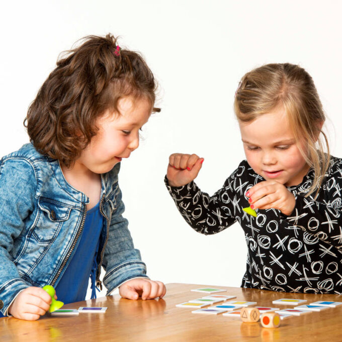 Geomeetriamäng "Leia kujund"