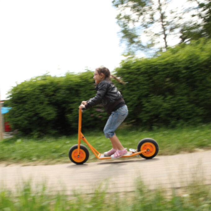 Tõukeratas piduriga (vanusele 5+)