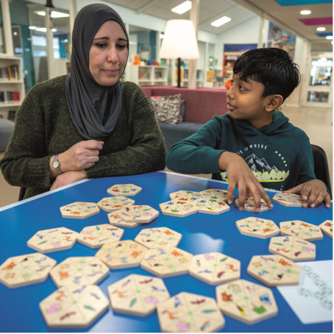 Kuusnurkade sobitamismäng “Loodus”