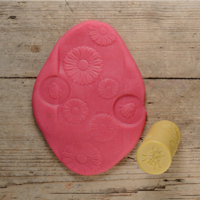 Kivist templirullid "Aiaputukad"