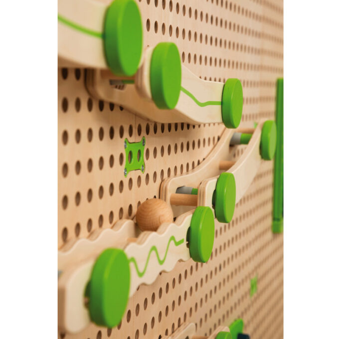 Plug It seinapaneel kuulirajaga