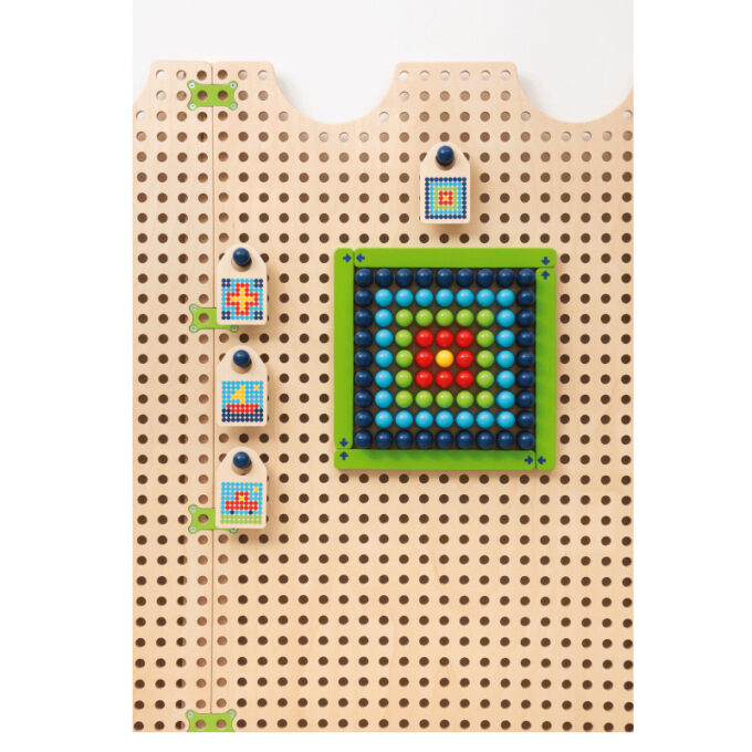 Plug It seinapaneel nuputamismängudega