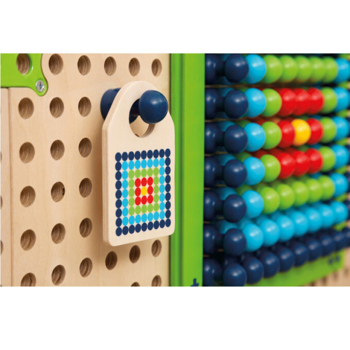 Plug It seinapaneel nuputamismängudega