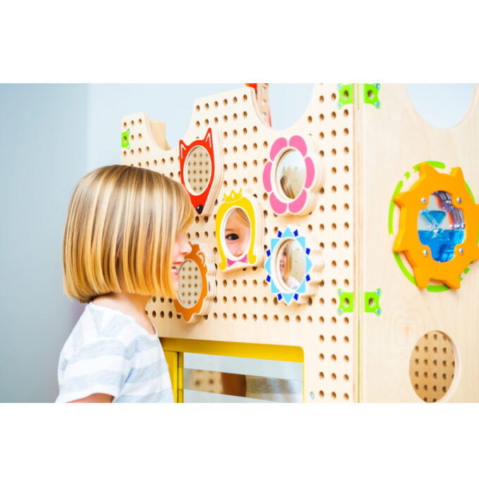 Plug It seinapaneel mängunuppude ja peeglitega