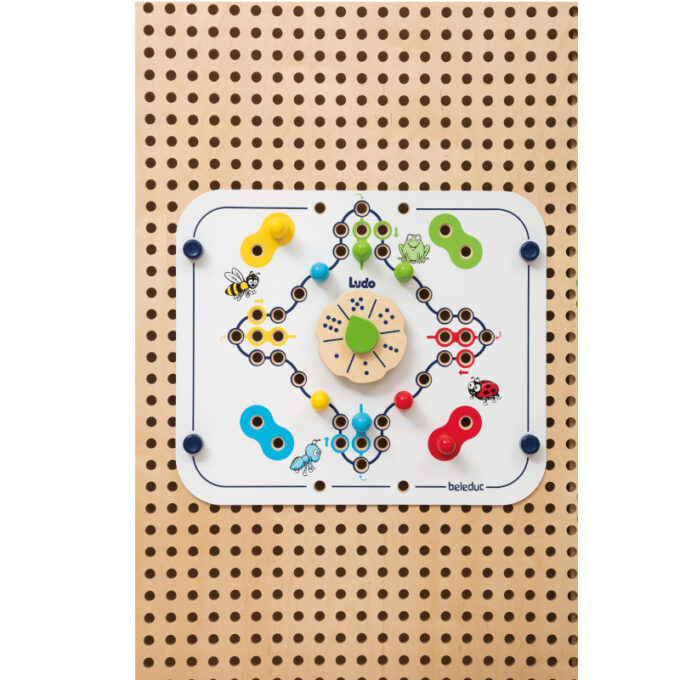 Plug It seinapaneel rühmamängudega