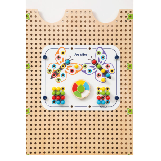 Plug It seinapaneel rühmamängudega