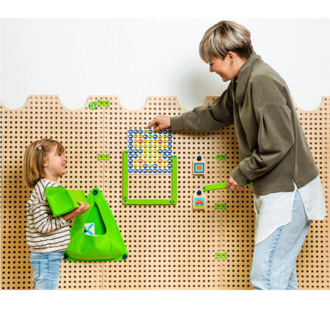 Plug It seinapaneelid mängudega