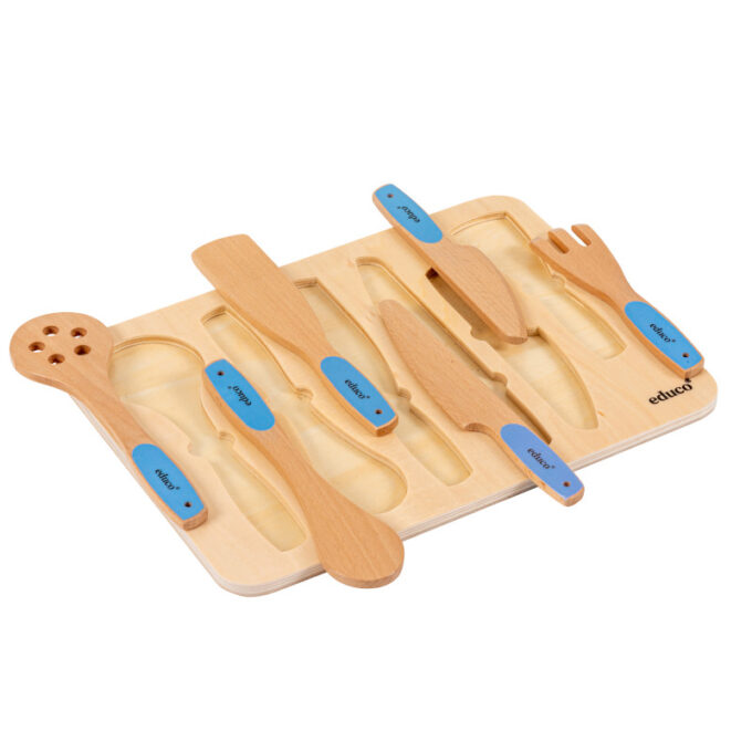 Puidust köögitarvikud alusel