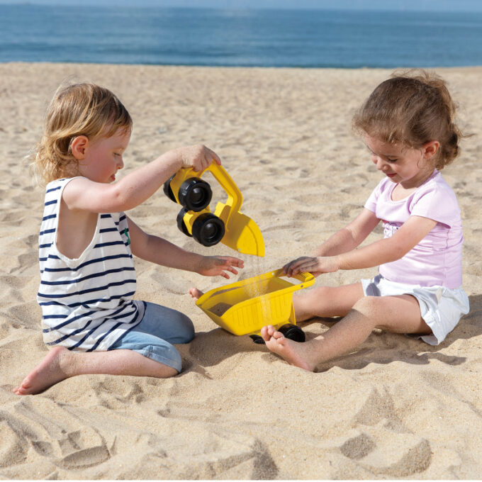 Ratastel liivakühvel kalluriga