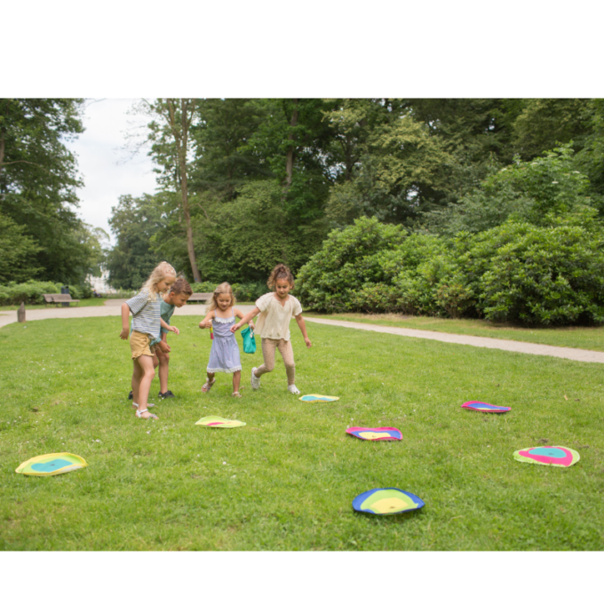 Liikumismäng "Ühenda ringid ja pulgad"