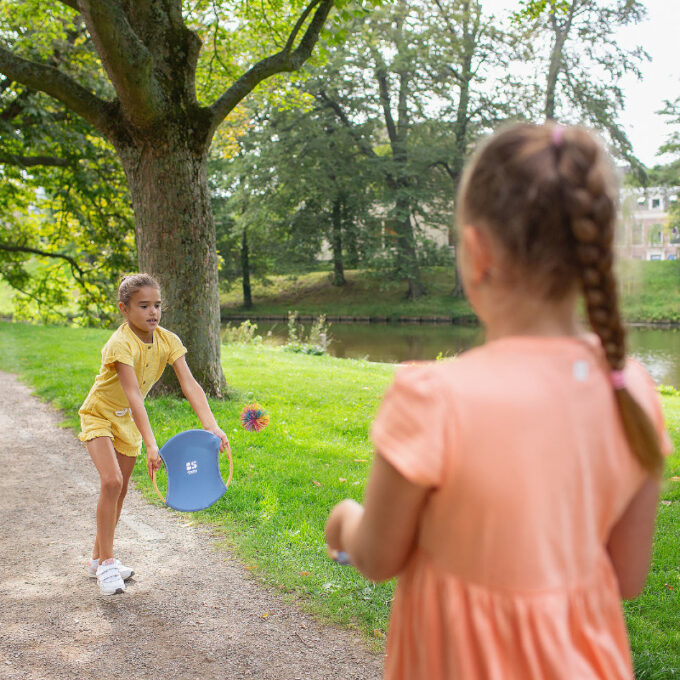 Pallimäng reketitega