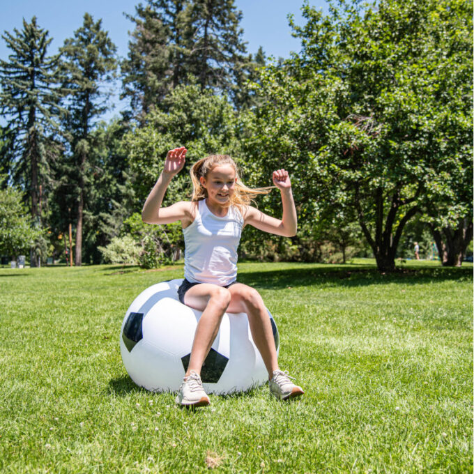 Kummist hiidjalgpall pumbaga (76 cm)