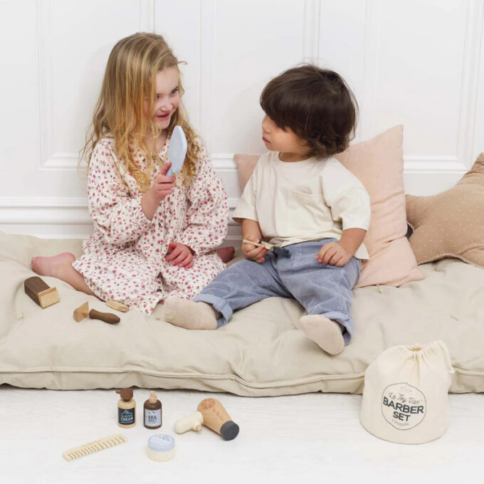 Puidust juuksuri- ja barberikomplekt