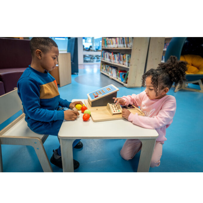 Puidust kassaaparaadi komplekt