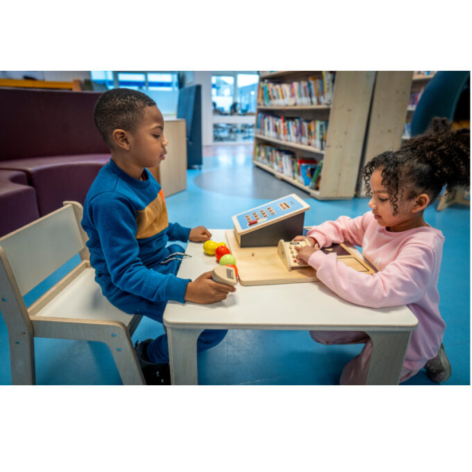 Puidust kassaaparaadi komplekt