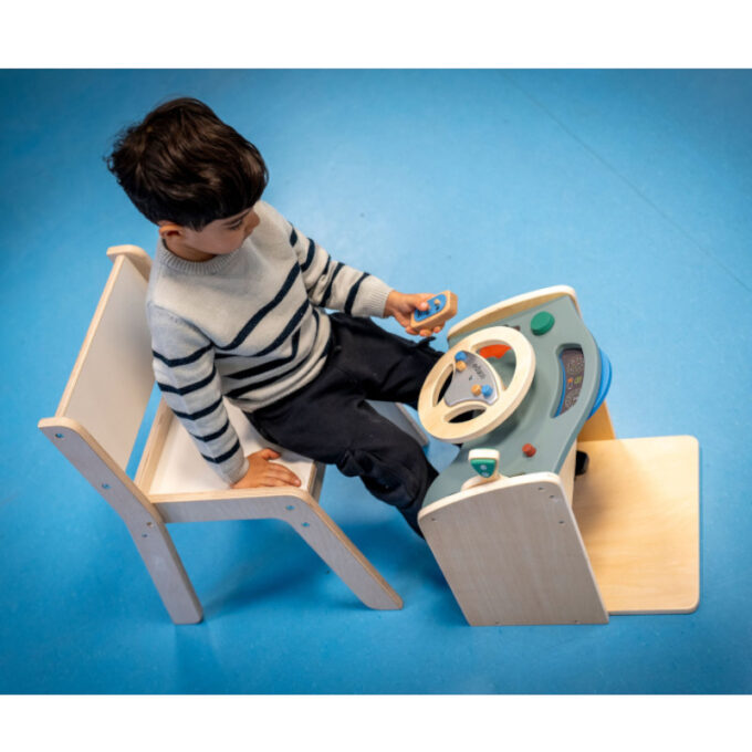 Puidust mängurool pedaalidega