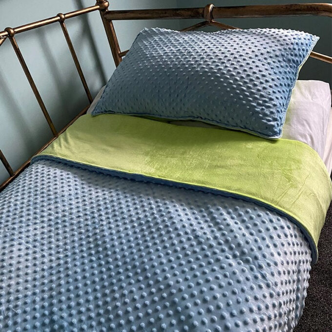 3 kg raskustekk (90 x 100 cm) padjapüüriga - sinine/roheline