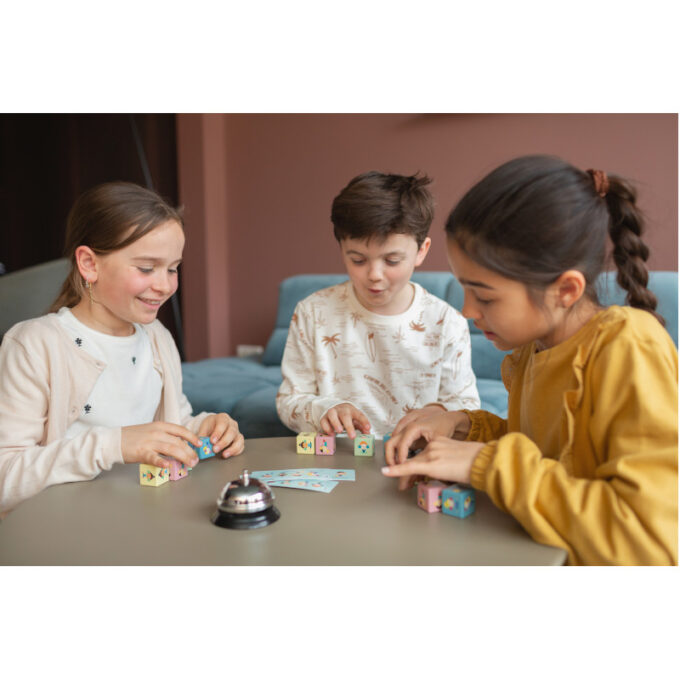 Reaktsioonimäng "Kiired kuubikud"