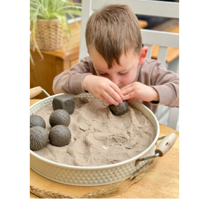 Kivist templipallid "Loomamustrid"