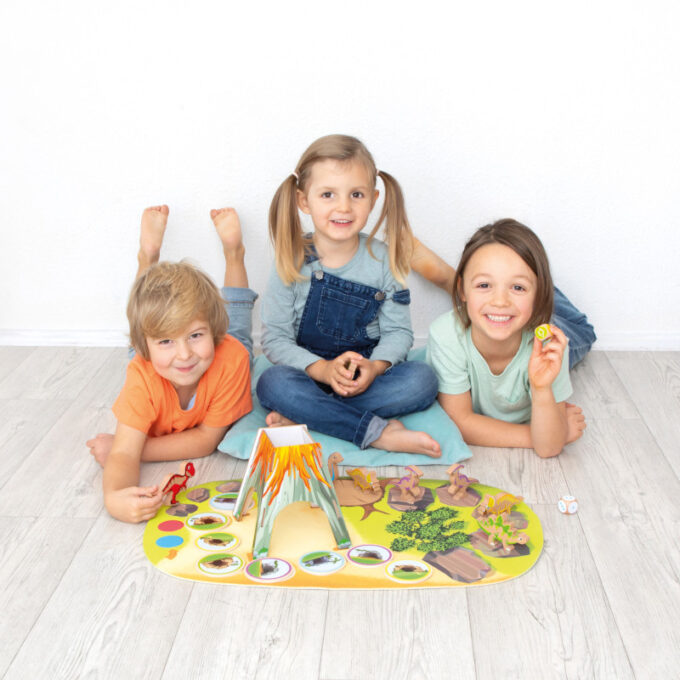 Koostöömäng "Dinosauruste ralli"