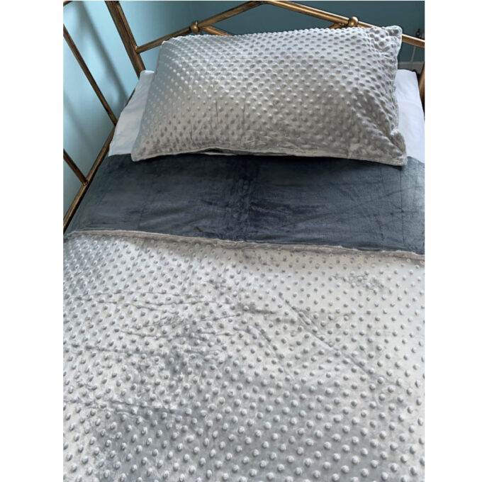 3 kg raskustekk (90 x 100 cm) padjapüüriga – hall