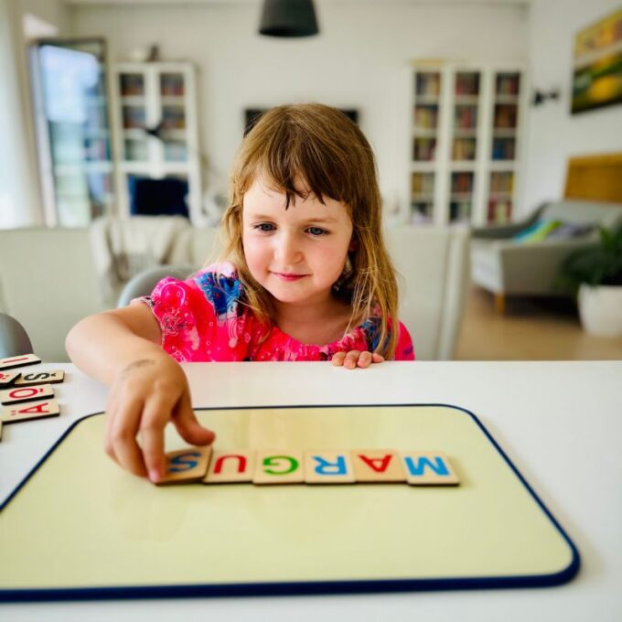 Magnetilised tähed "Eesti tähestik" (90 osa)