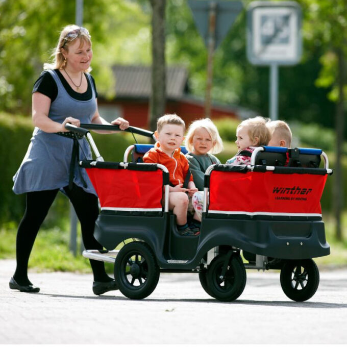 Jalutamisbuss 4 lapsele