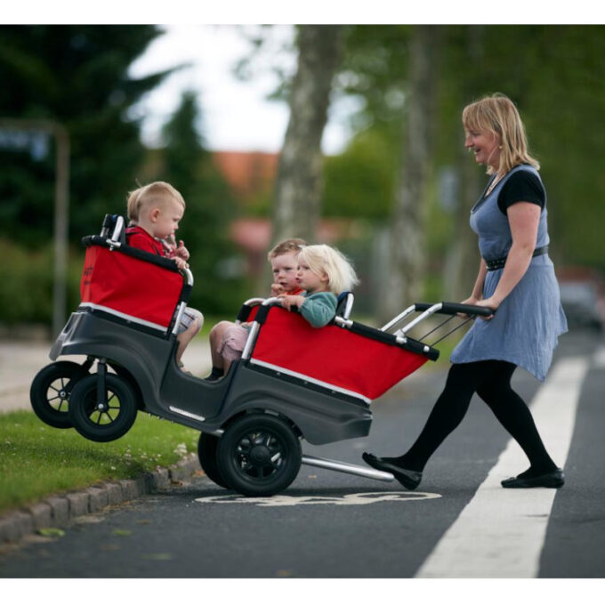 Jalutamisbuss 4 lapsele