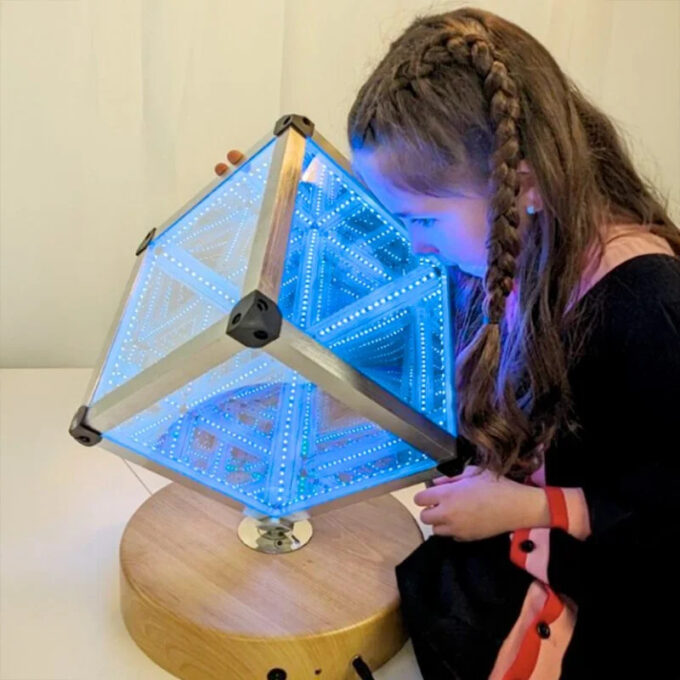 LED tuledega lõpmatuse kuubik (25 cm)