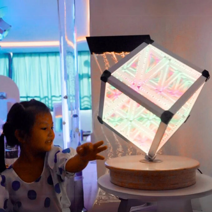 LED tuledega lõpmatuse kuubik (25 cm)