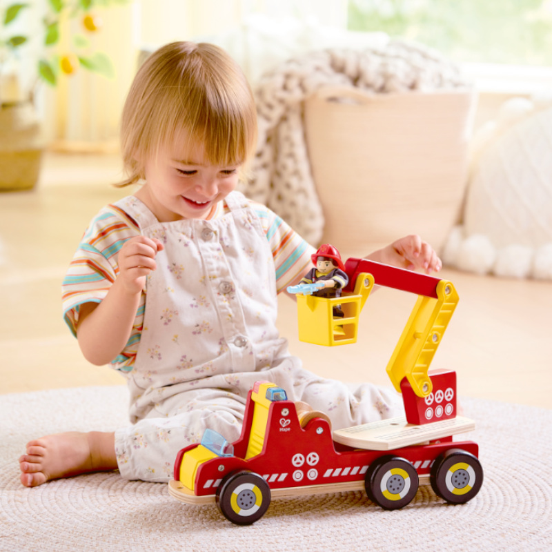 Sireeni ja tuledega päästeauto