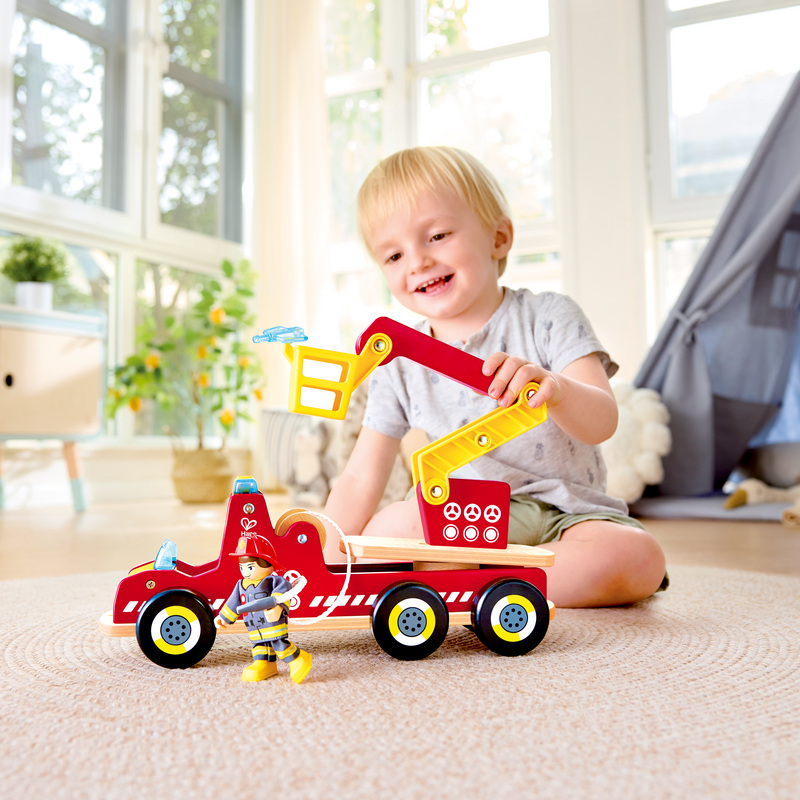 Sireeni ja tuledega päästeauto_4