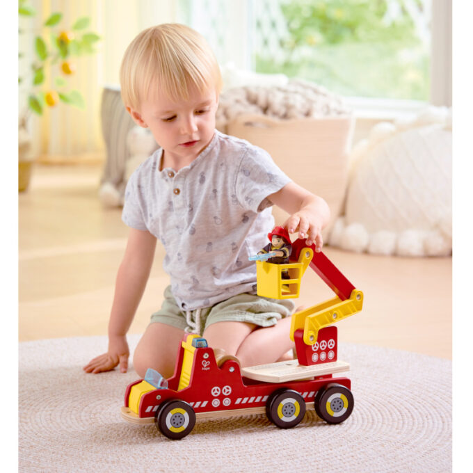 Sireeni ja tuledega päästeauto