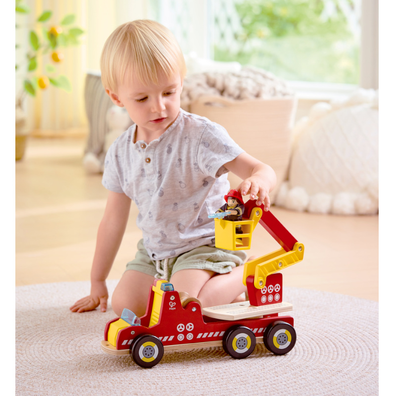 Sireeni ja tuledega päästeauto_5